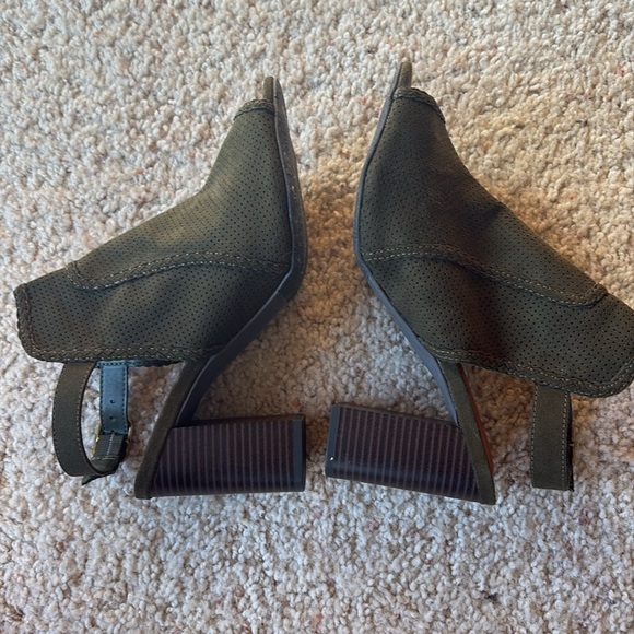 Mia open toe heel/bootie - Picture 3 of 5